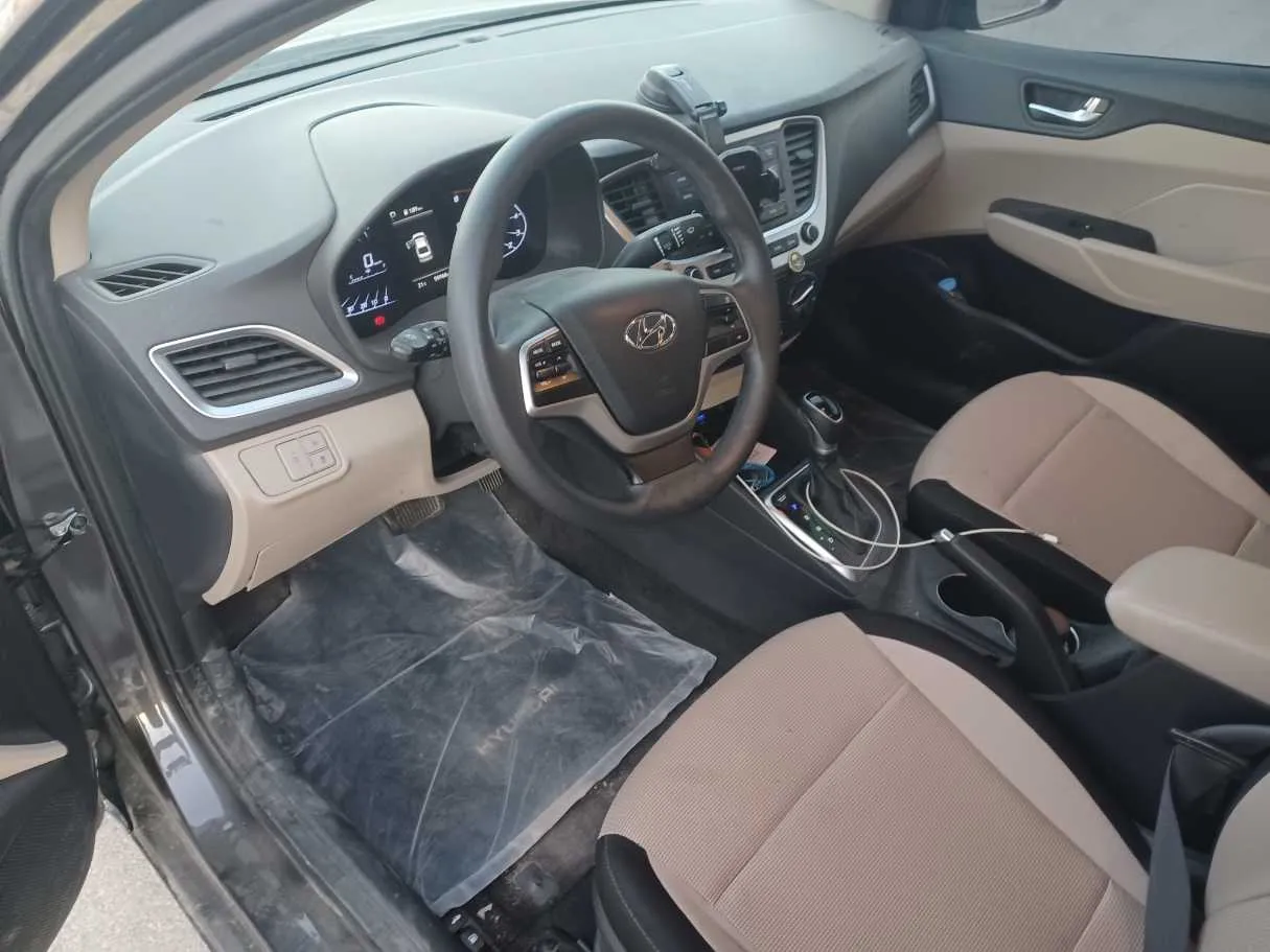 Car image 12