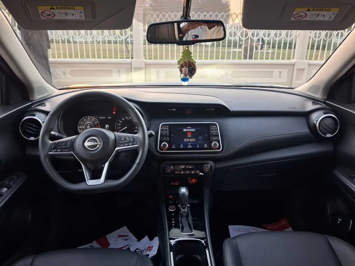 Car image 15
