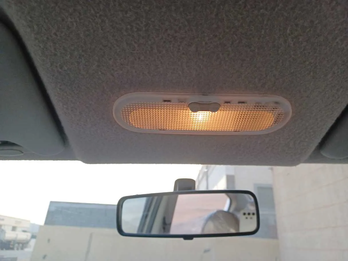 Car image 19