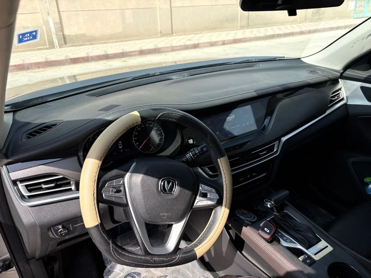 Car image 11