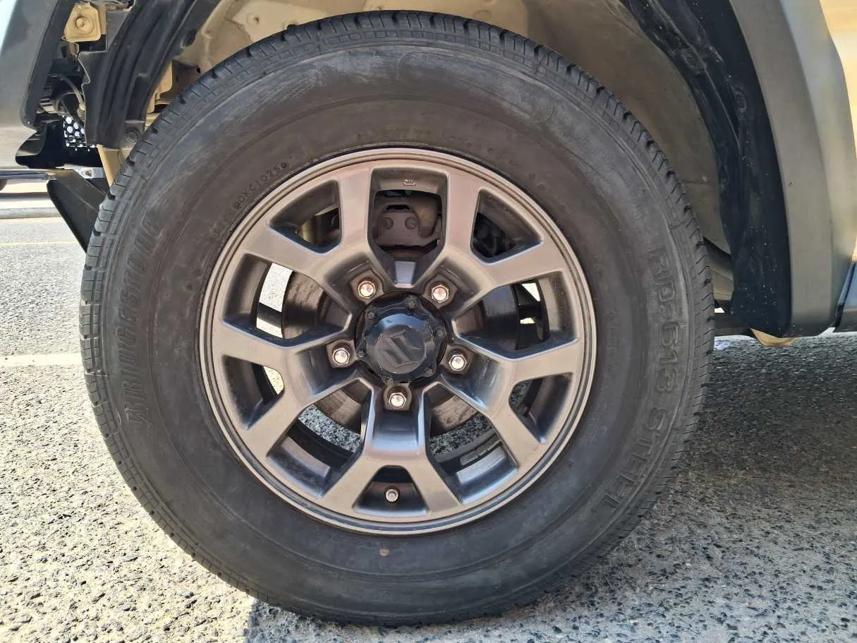 Car image 17