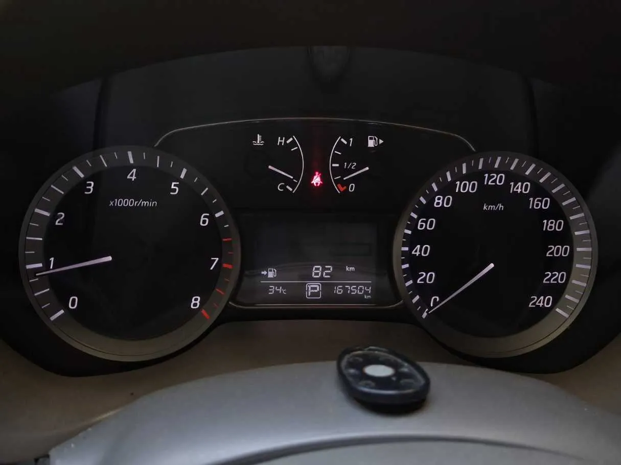 Car image 12