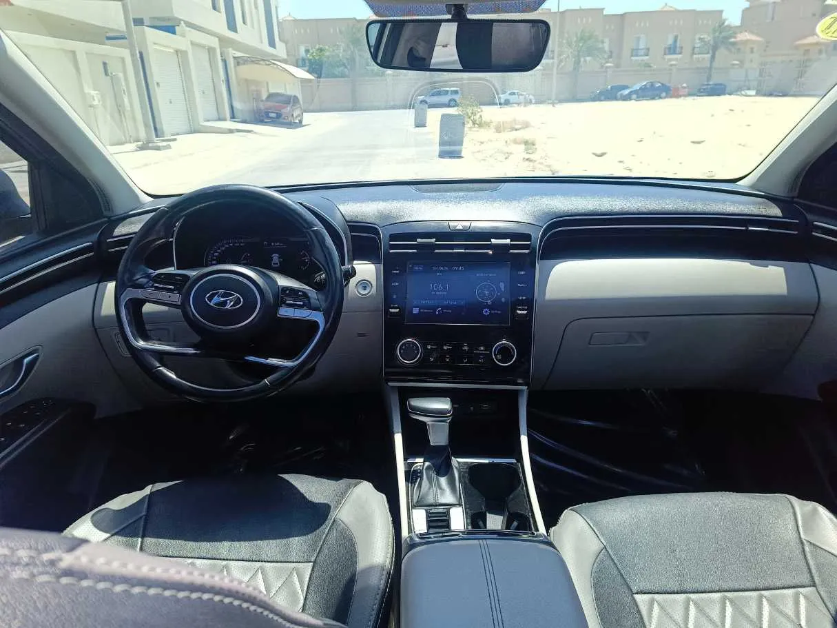 Car image 19
