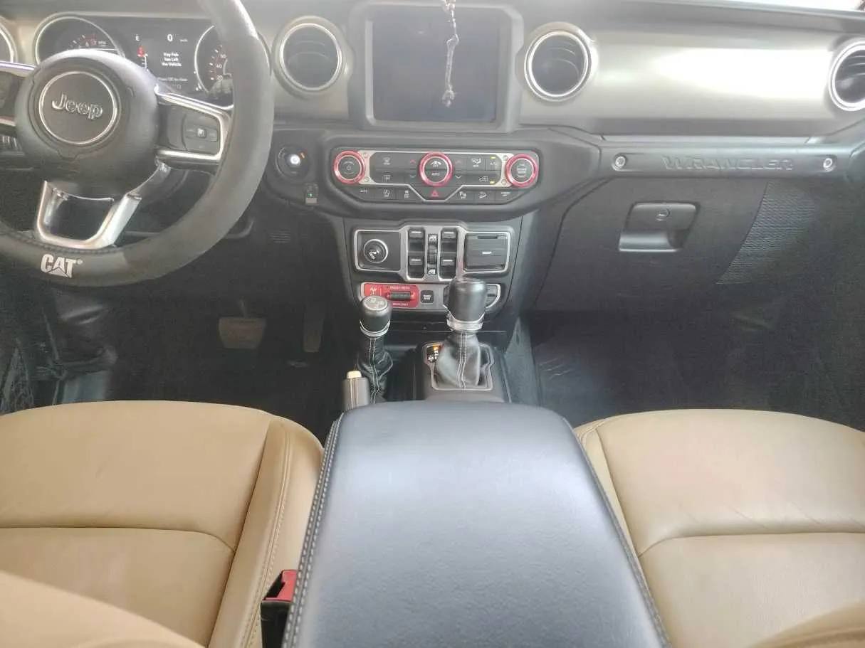 Car image 24