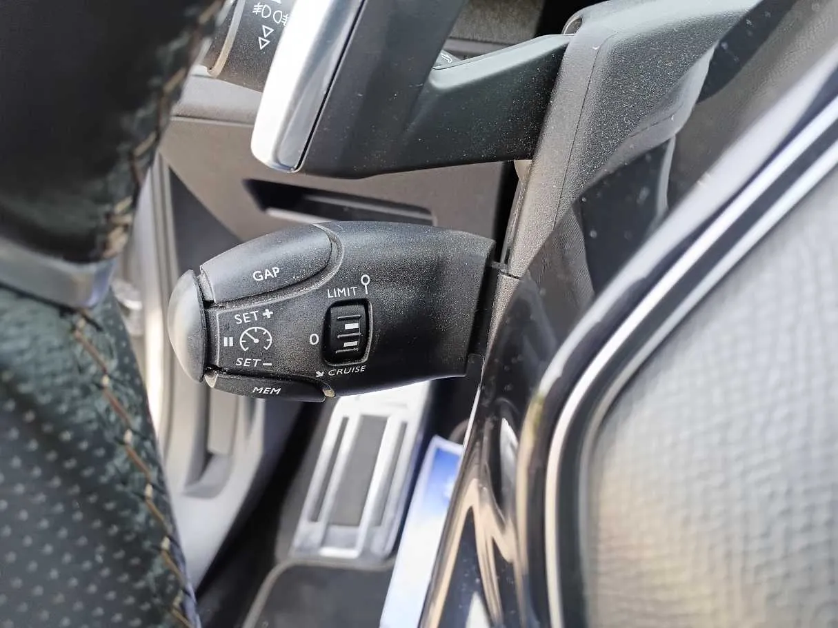 Car image 23