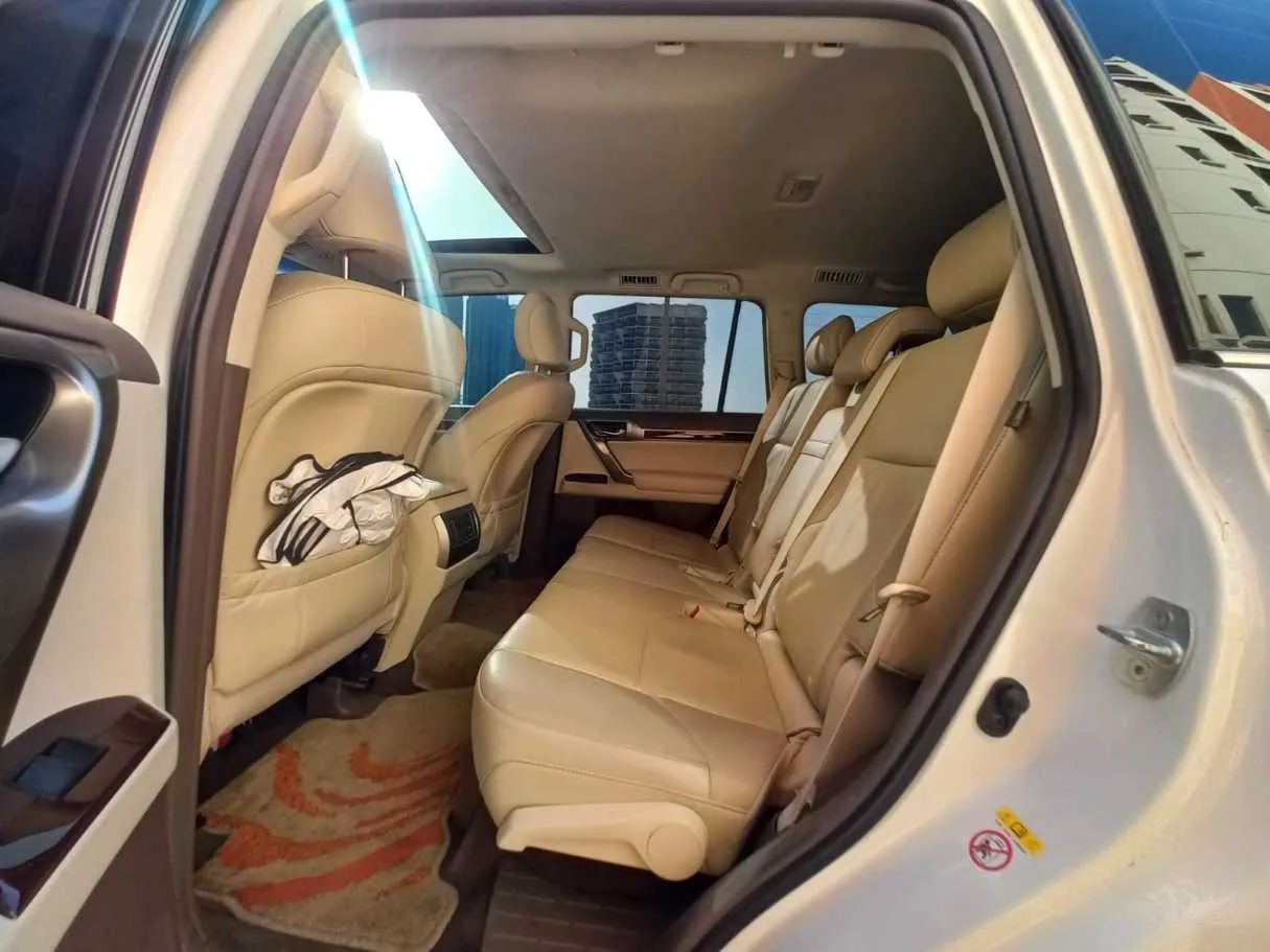Car image 13