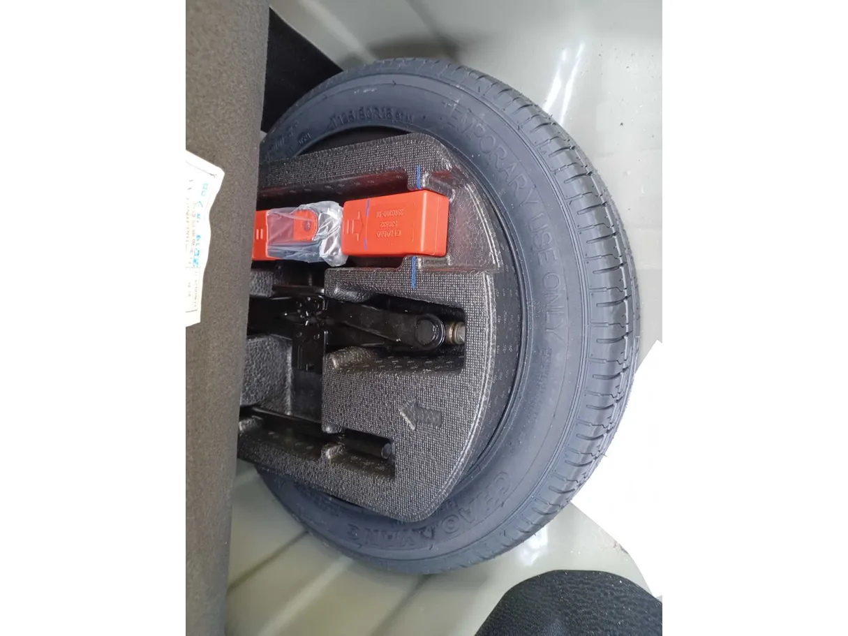 Car image 25
