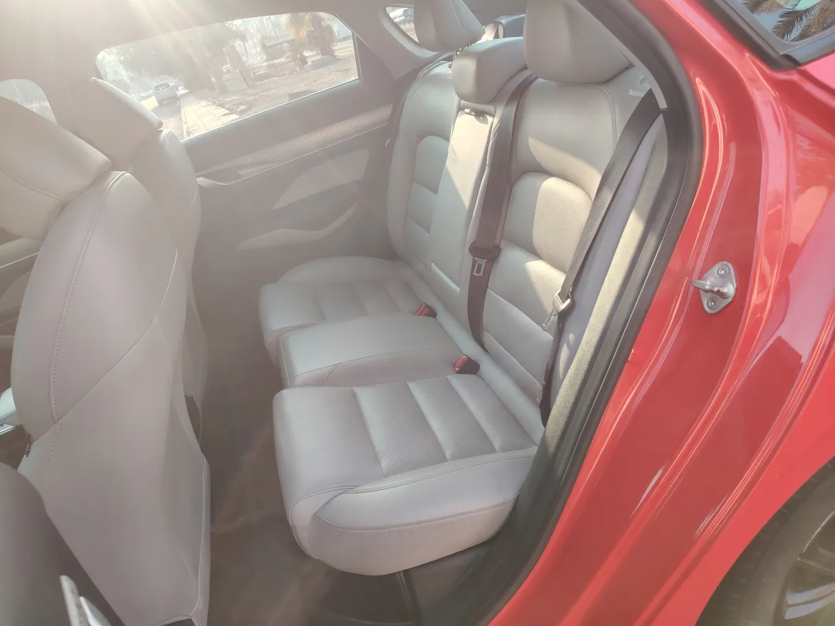 Car image 16