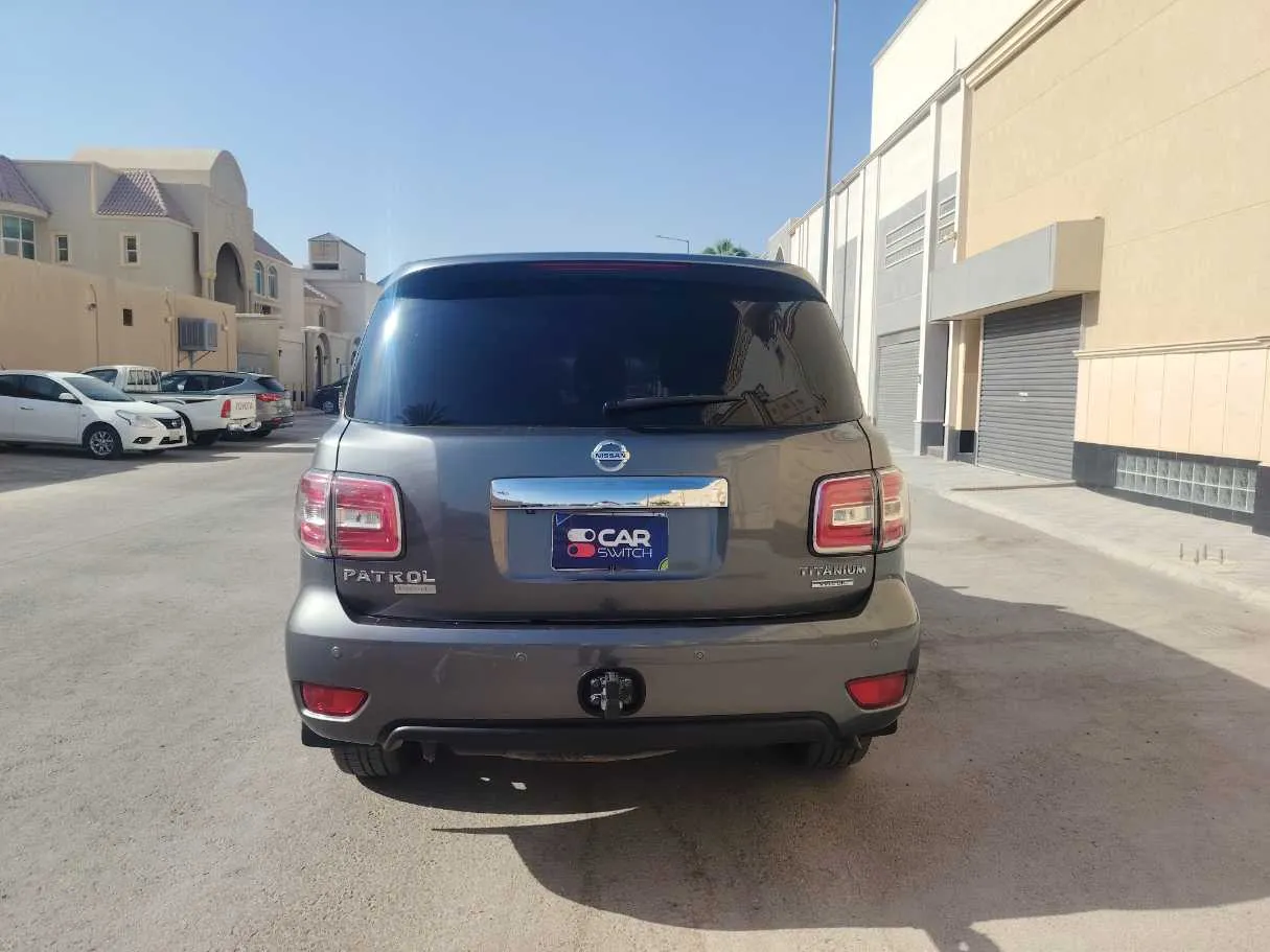 Car image 6