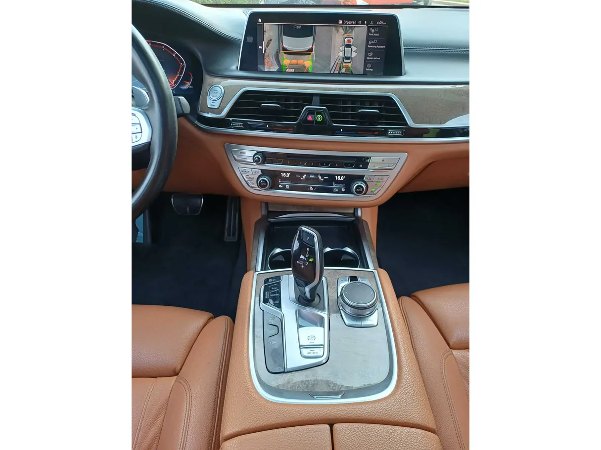 Car image 16