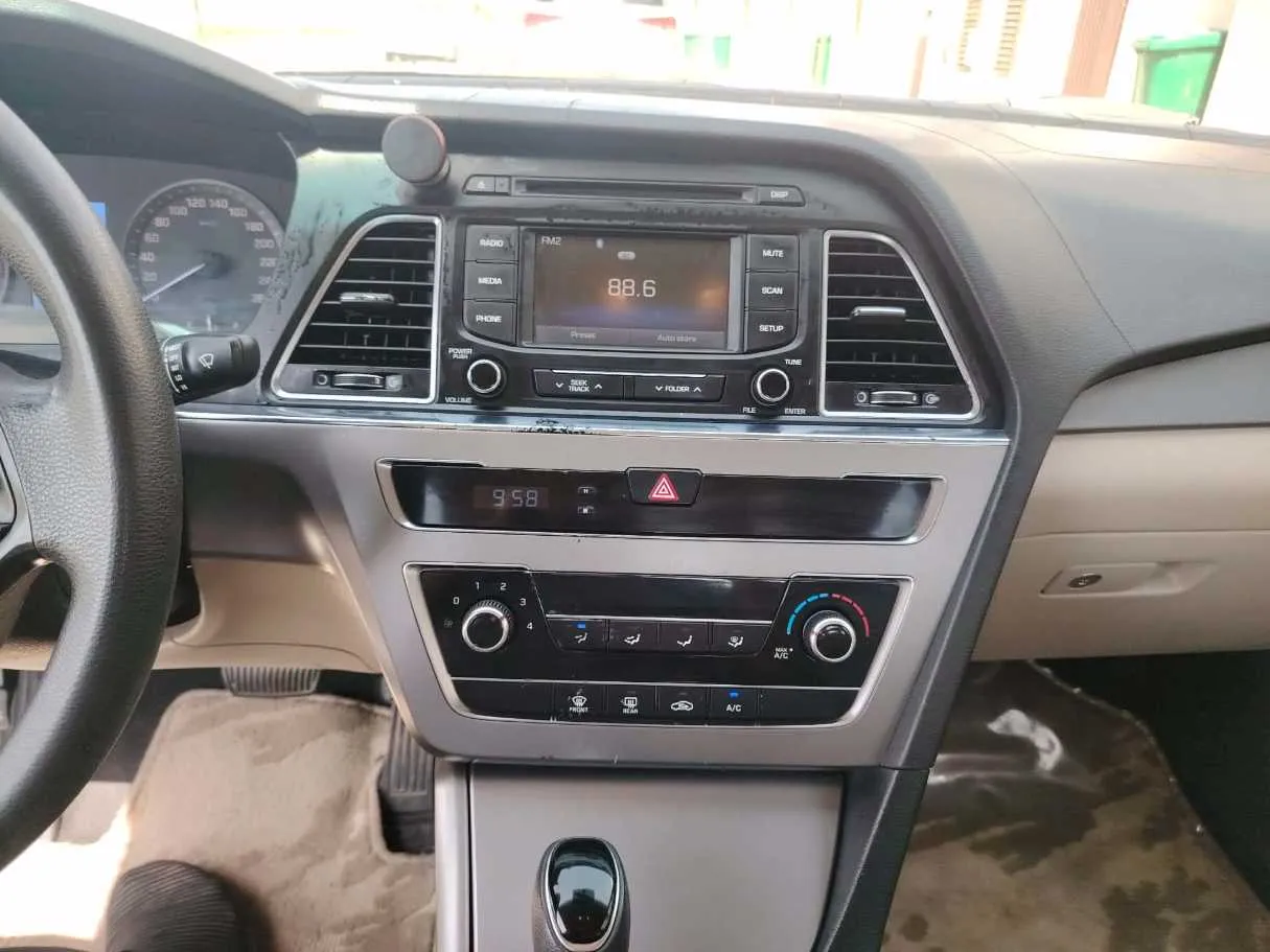Car image 25