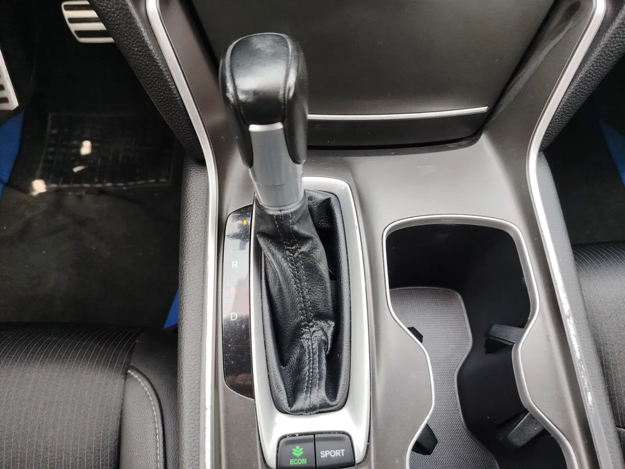 Car image 19