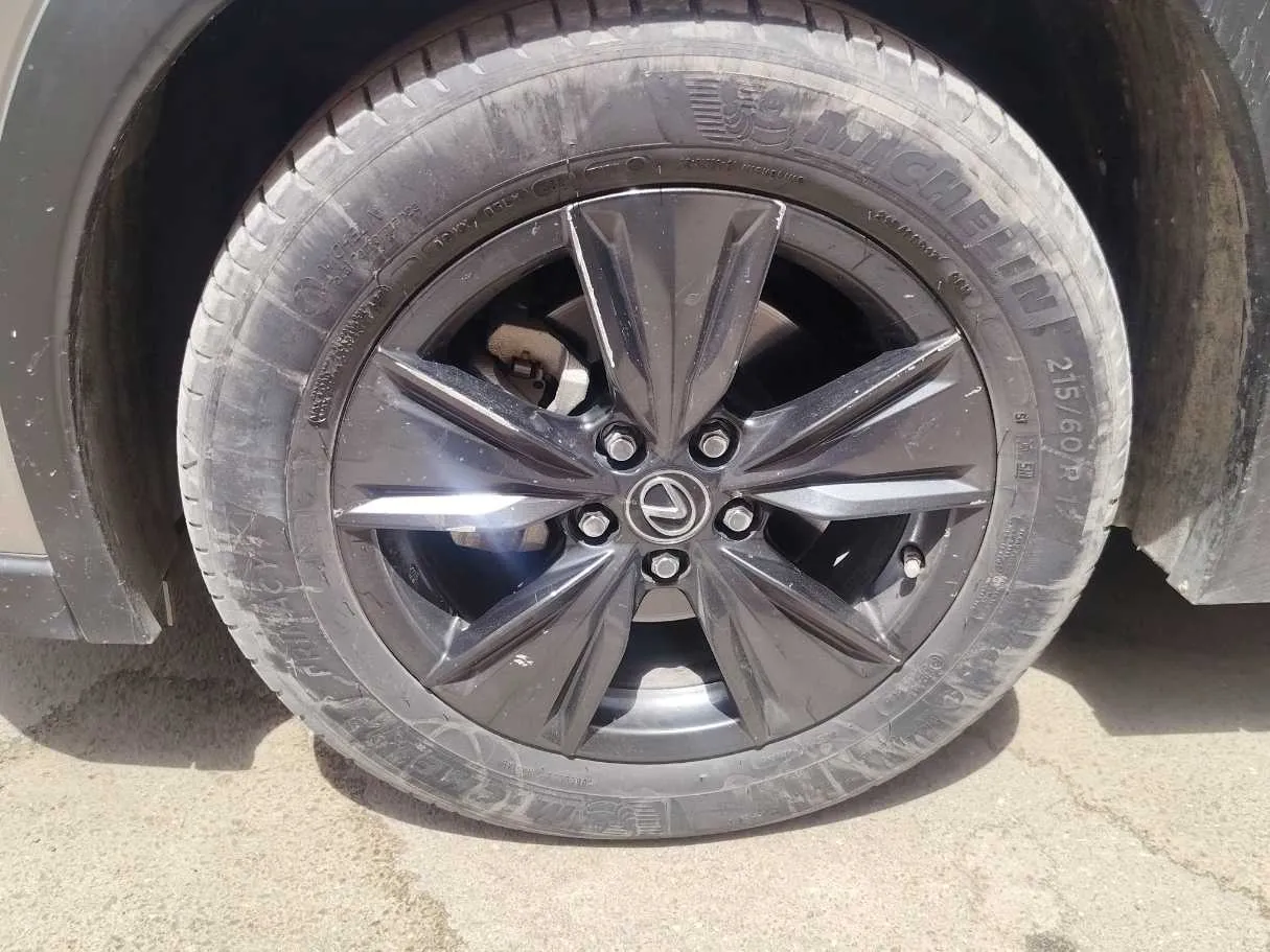Car image 10