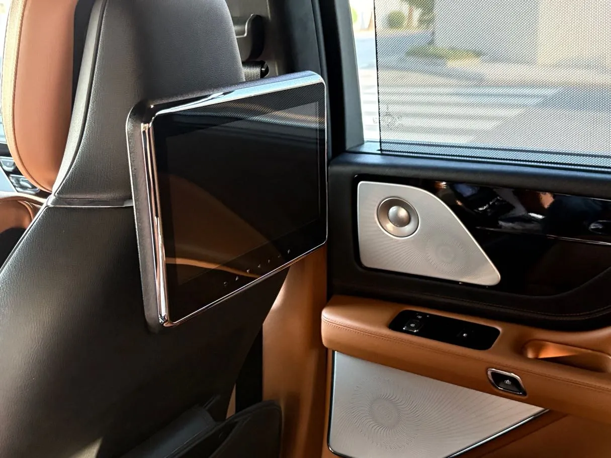 Car image 30