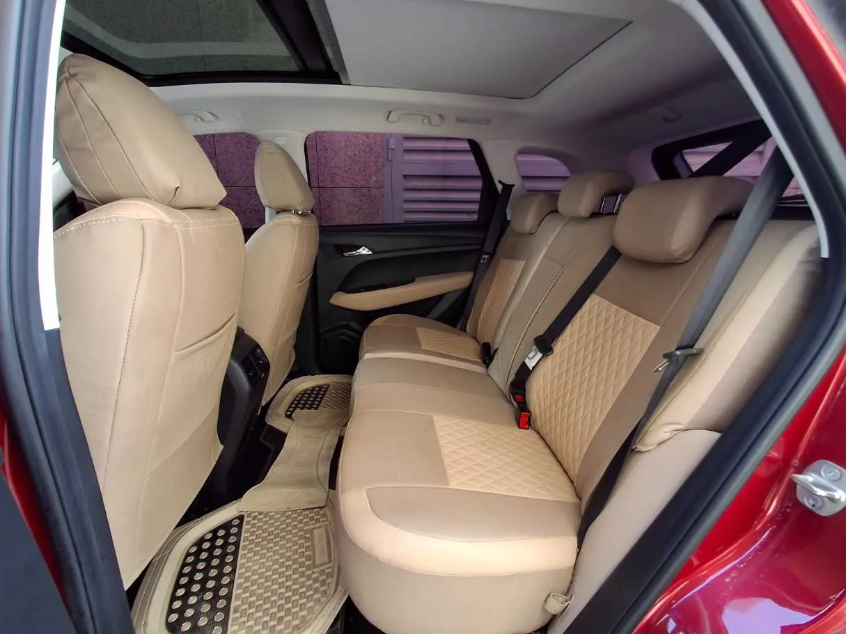 Car image 13