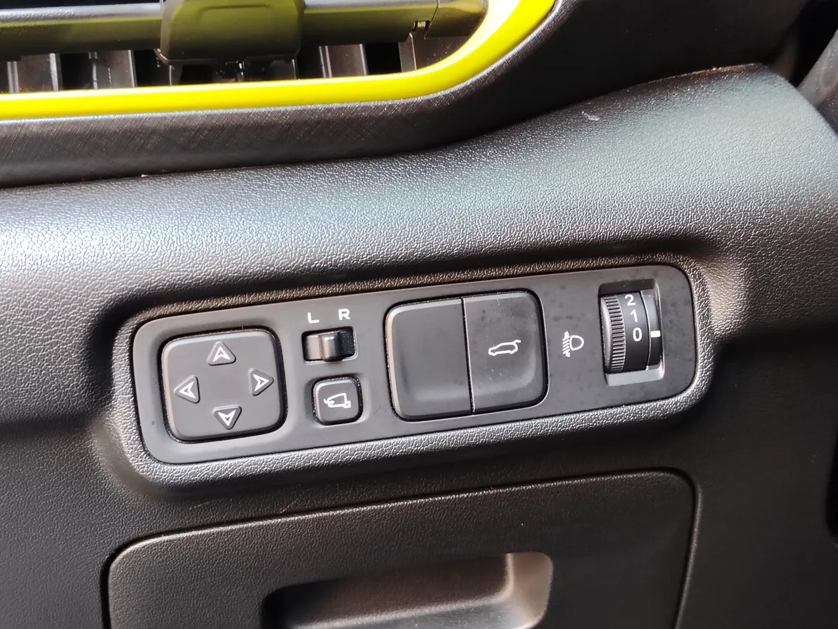 Car image 32