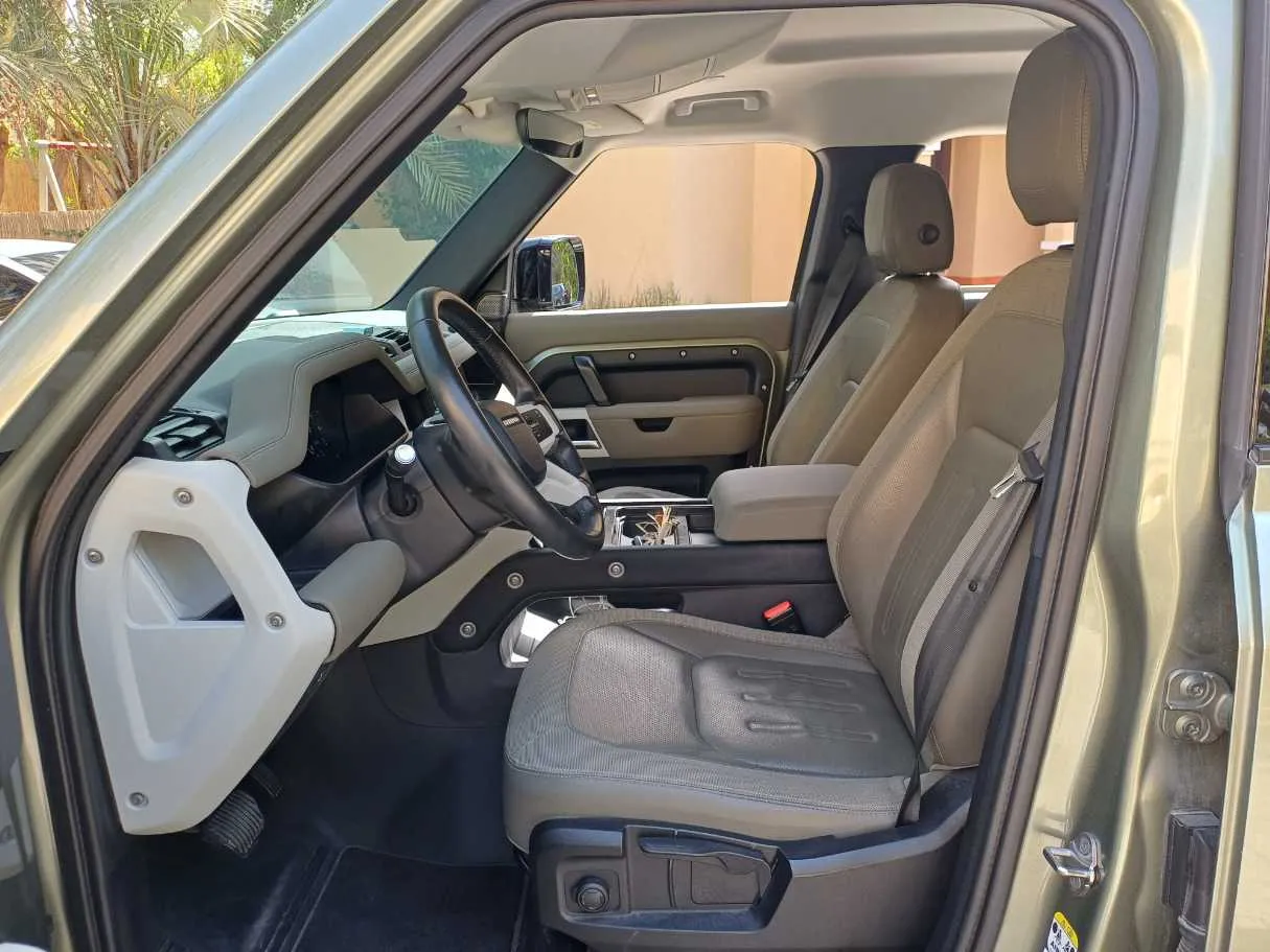 Car image 12