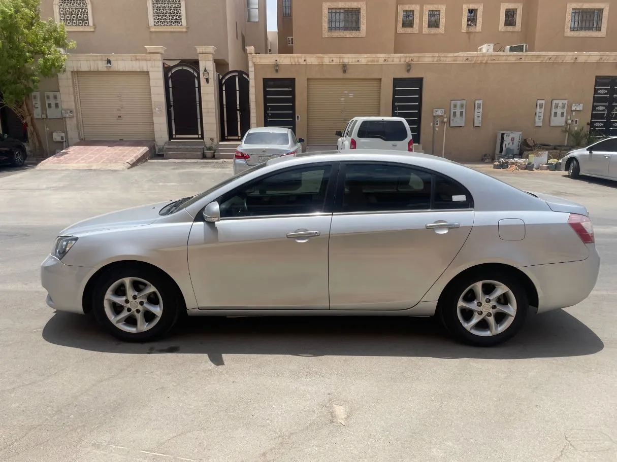 Car image 8