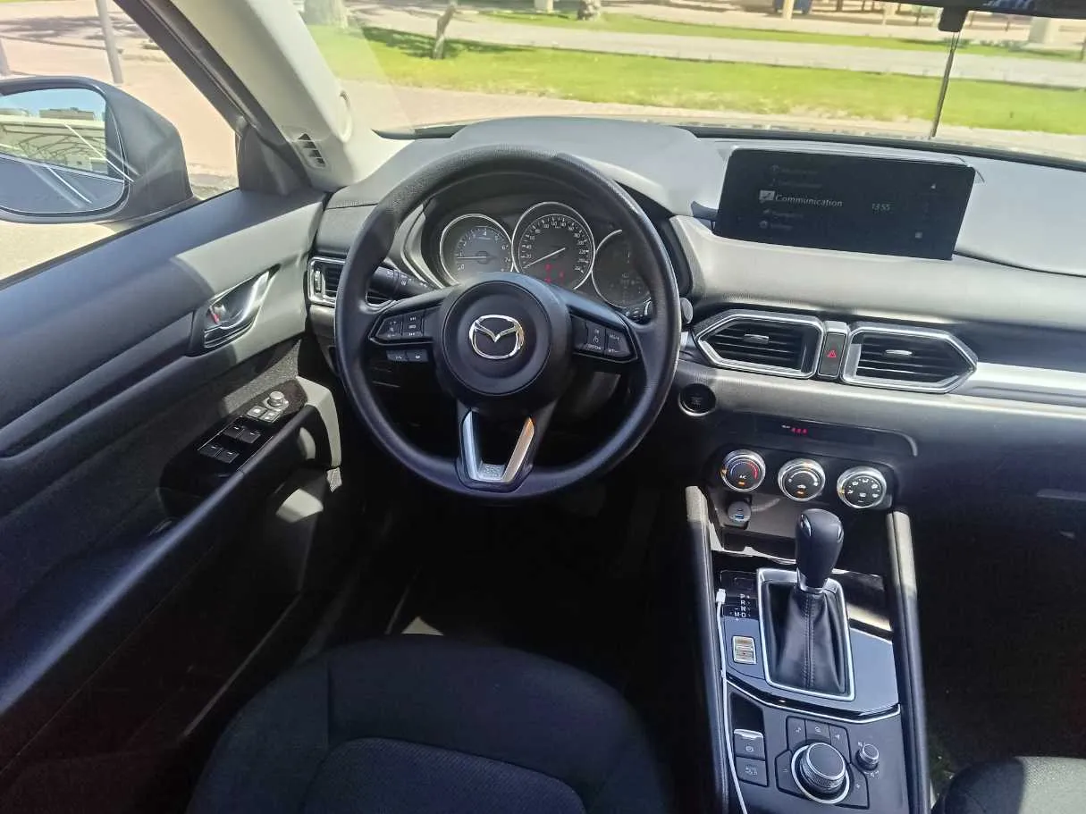 Car image 30