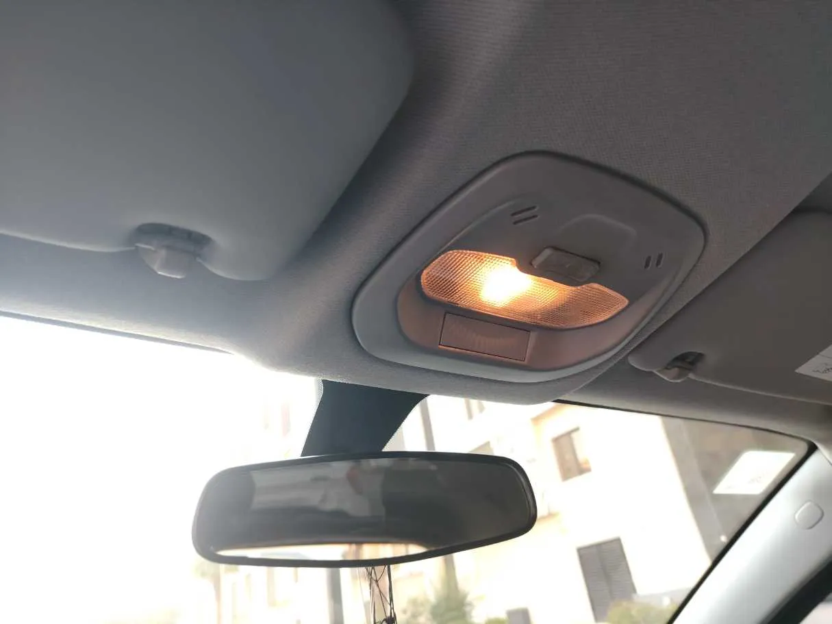 Car image 32