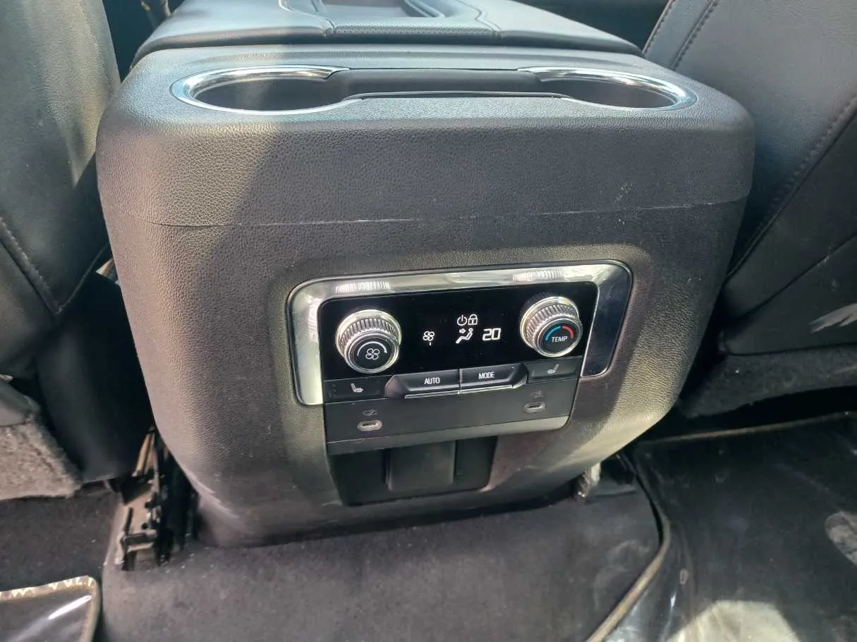 Car image 23