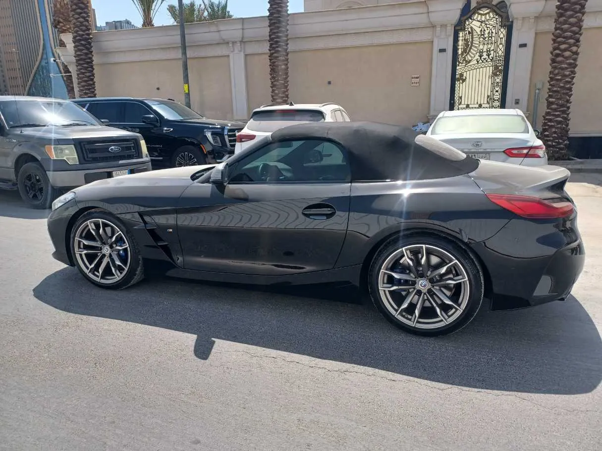 Car image 10