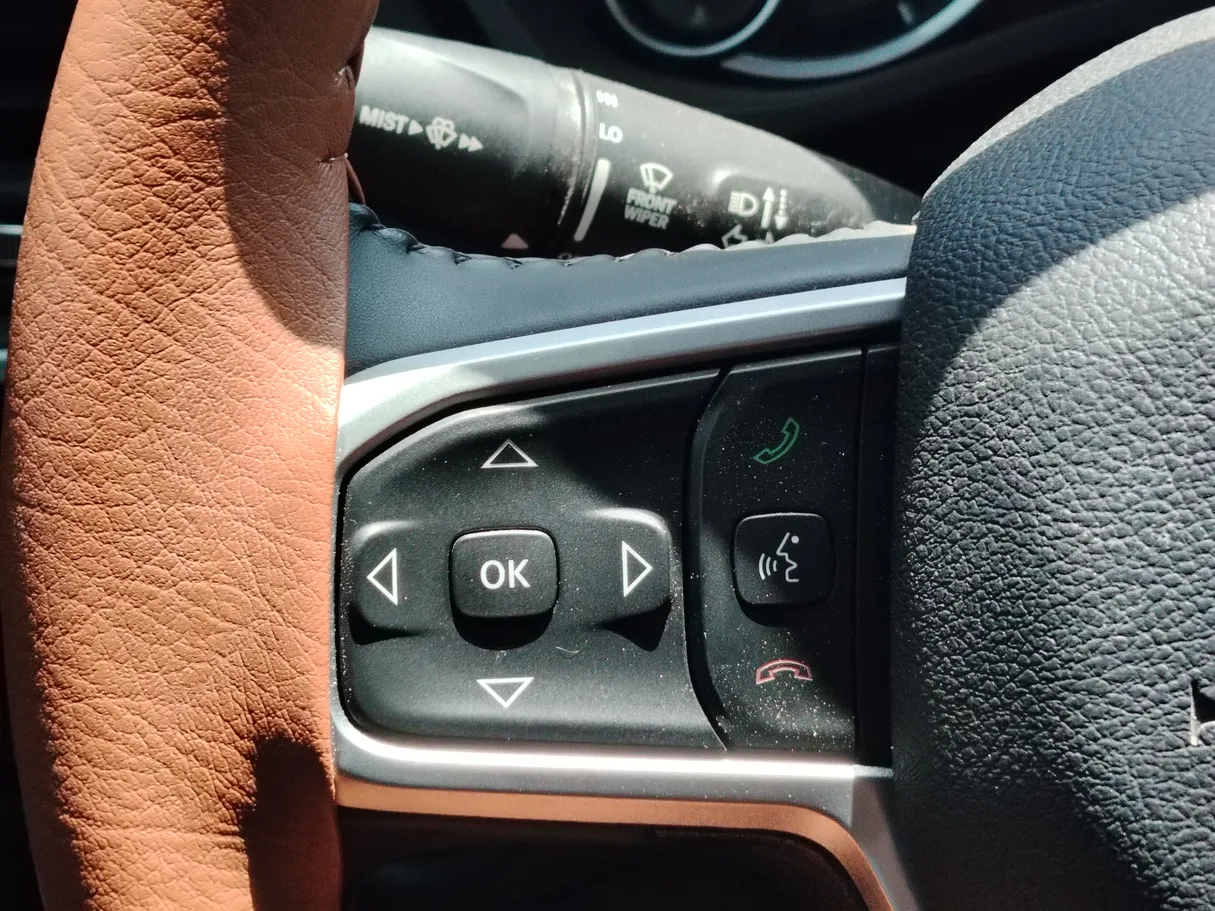 Car image 24