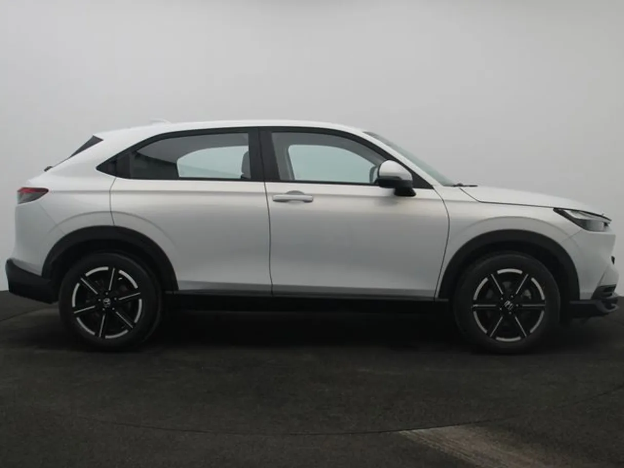 Car image 13