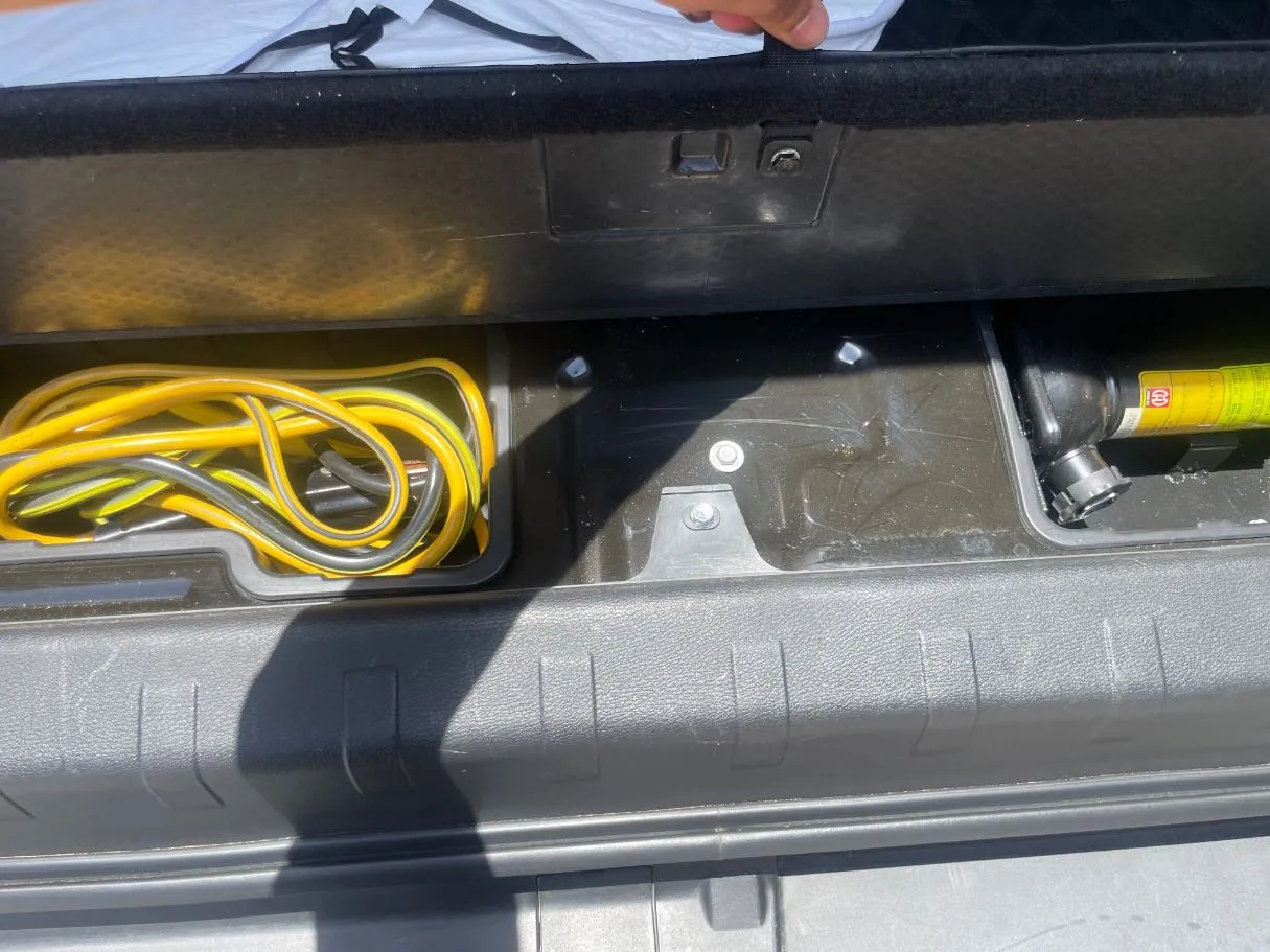 Car image 25