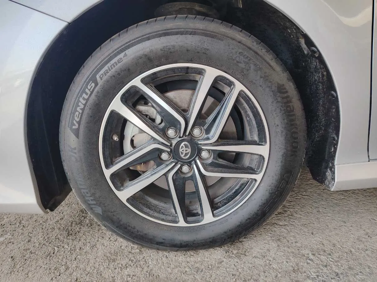 Car image 9