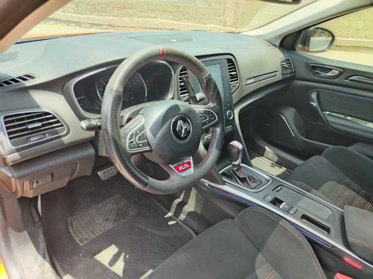Car image 13