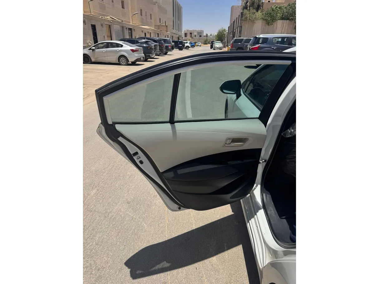 Car image 12