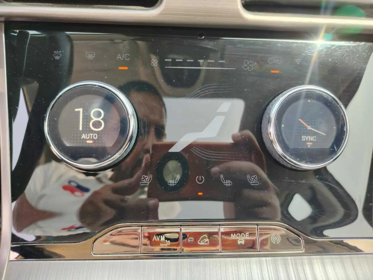 Car image 27