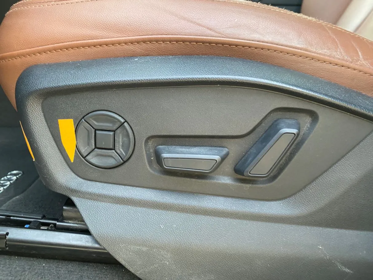 Car image 28