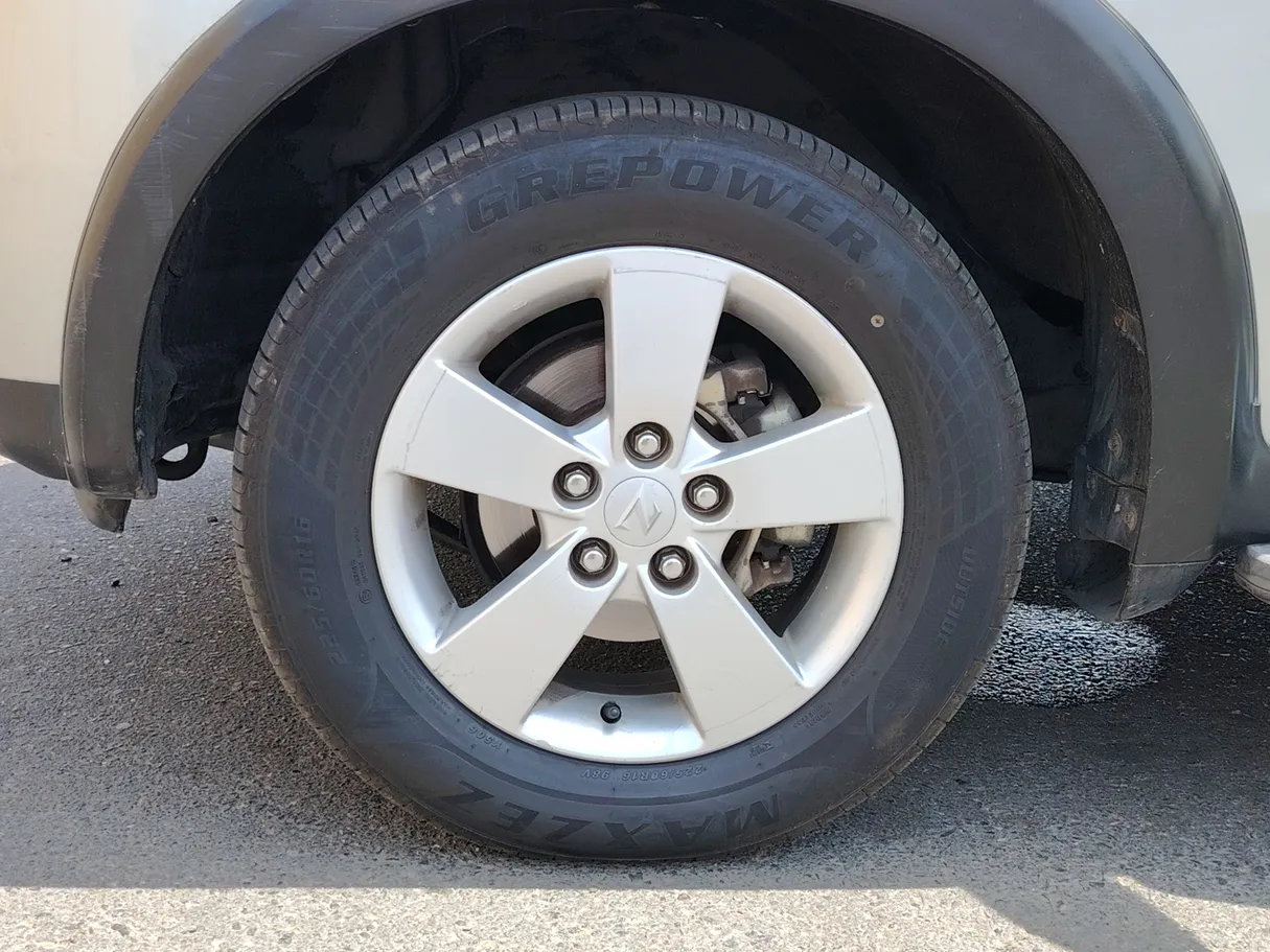 Car image 10