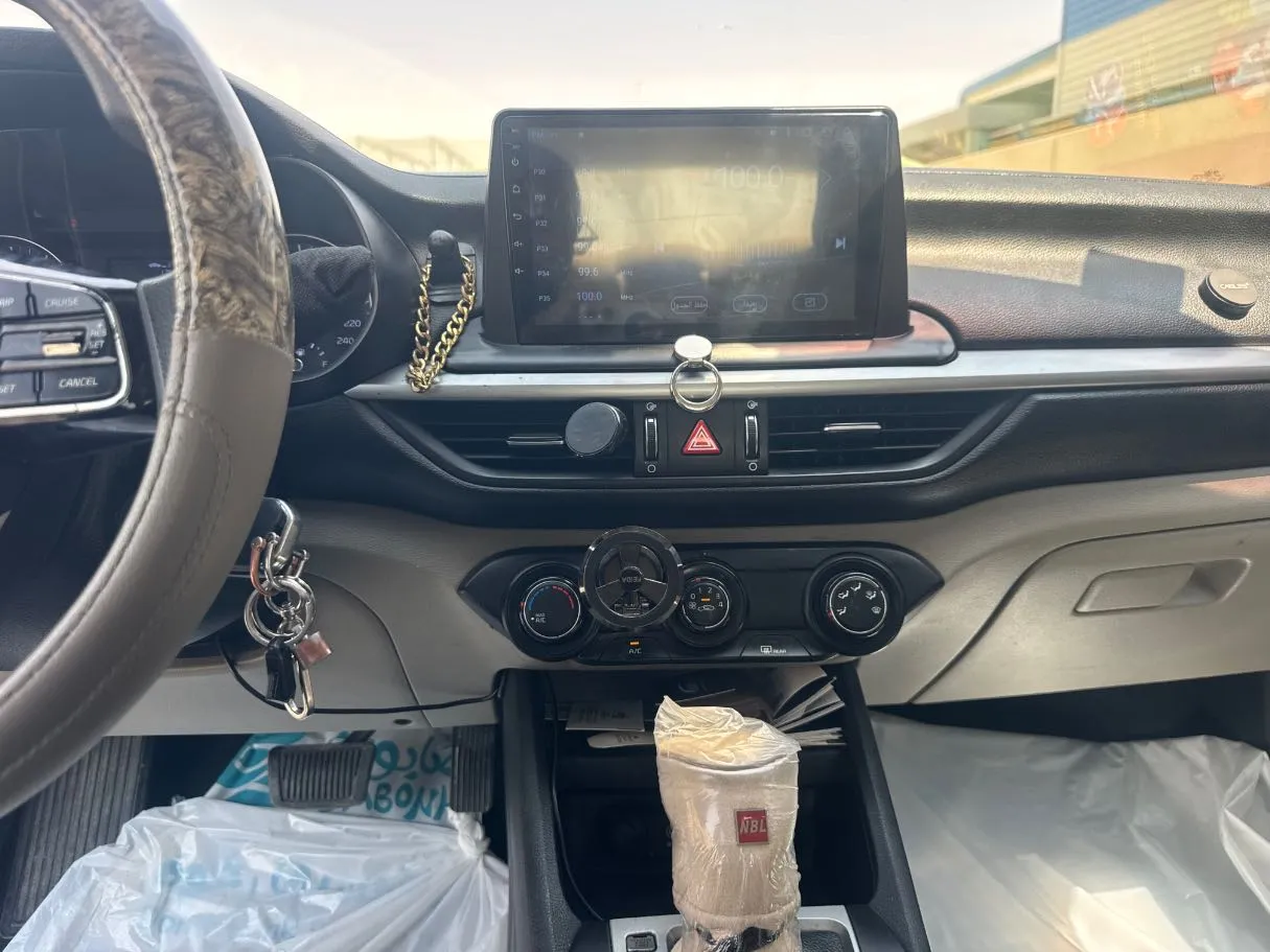 Car image 16