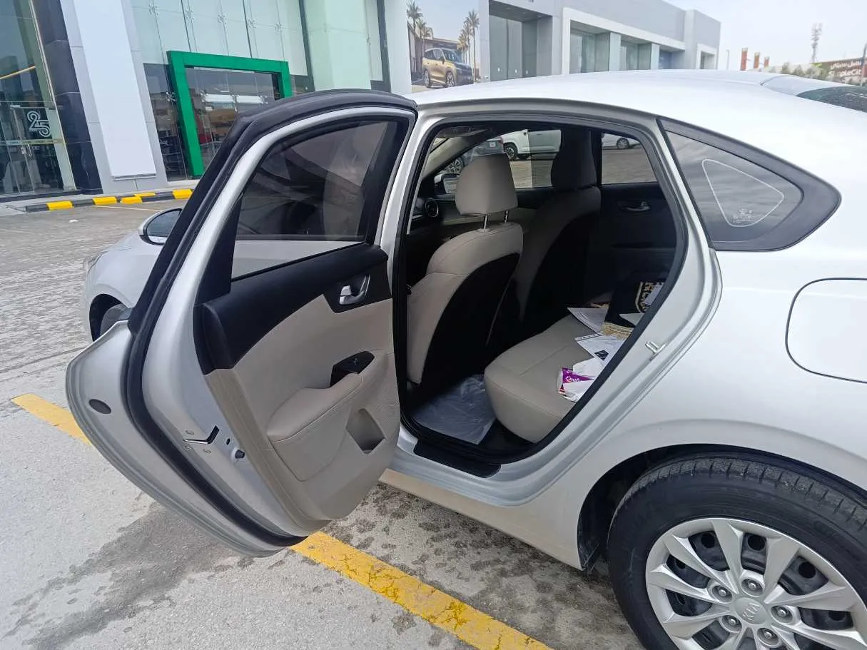Car image 15