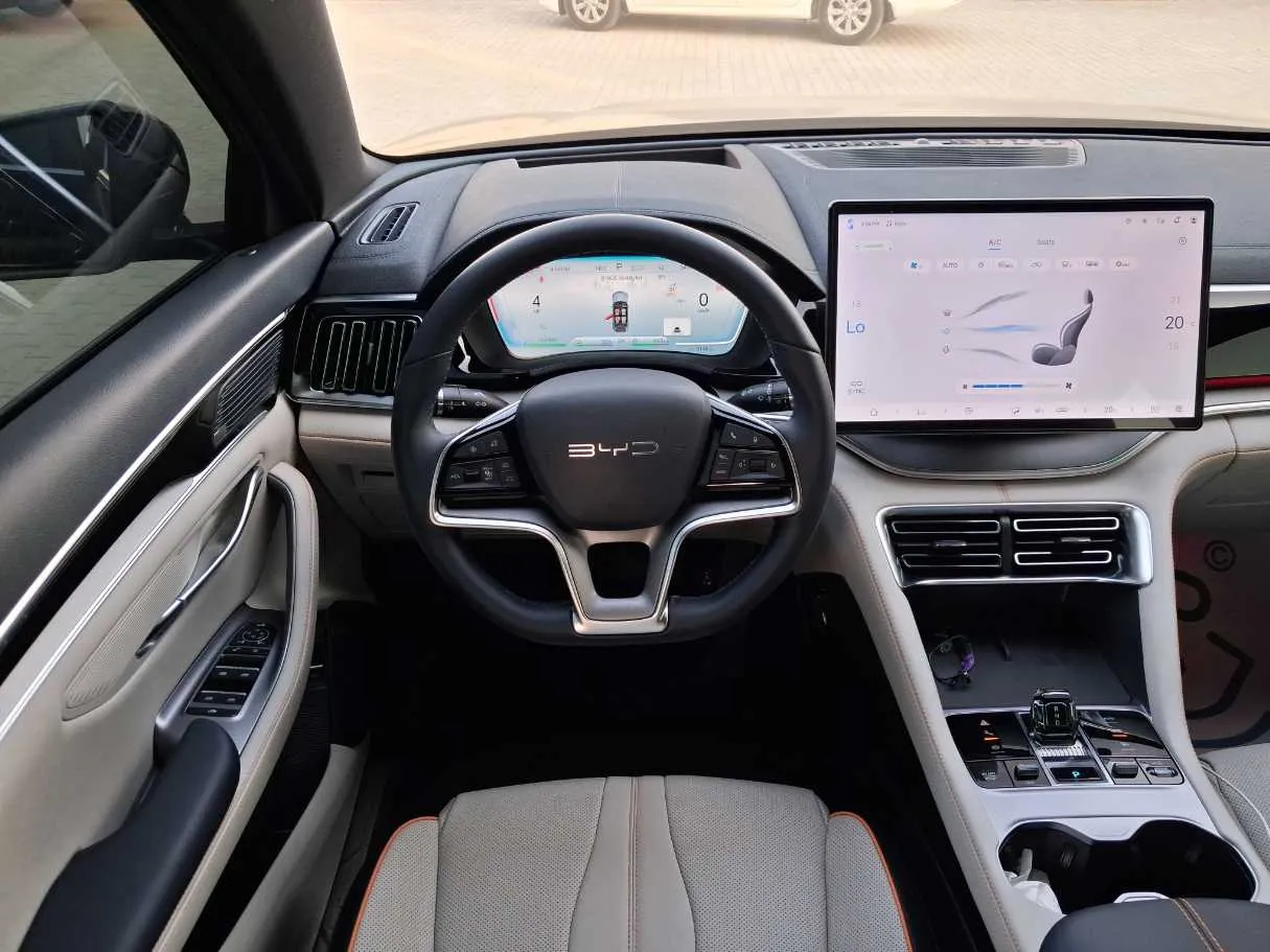 Car image 14