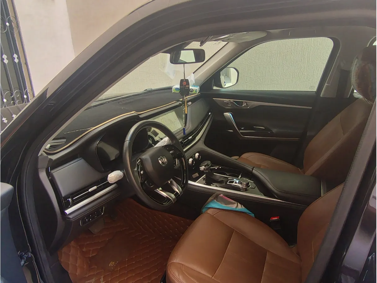 Car image 6