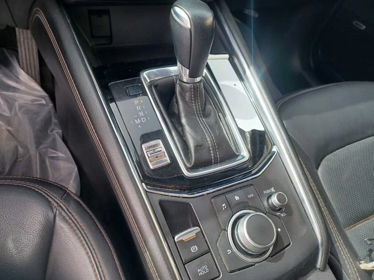 Car image 17