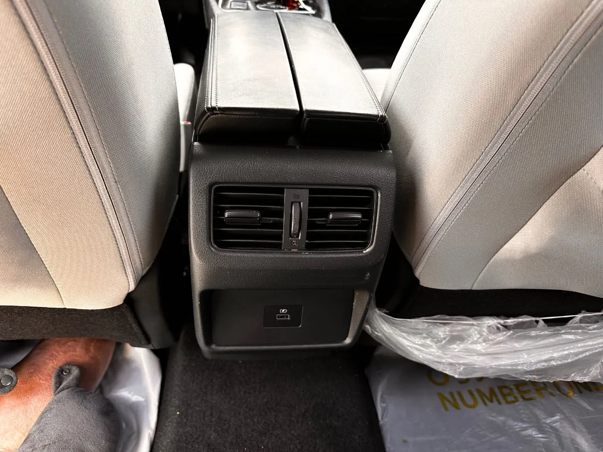Car image 27