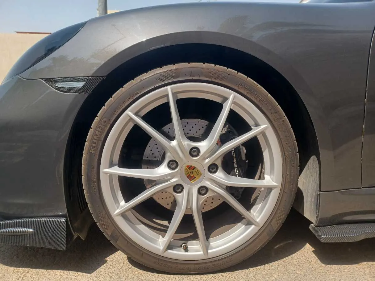 Car image 9