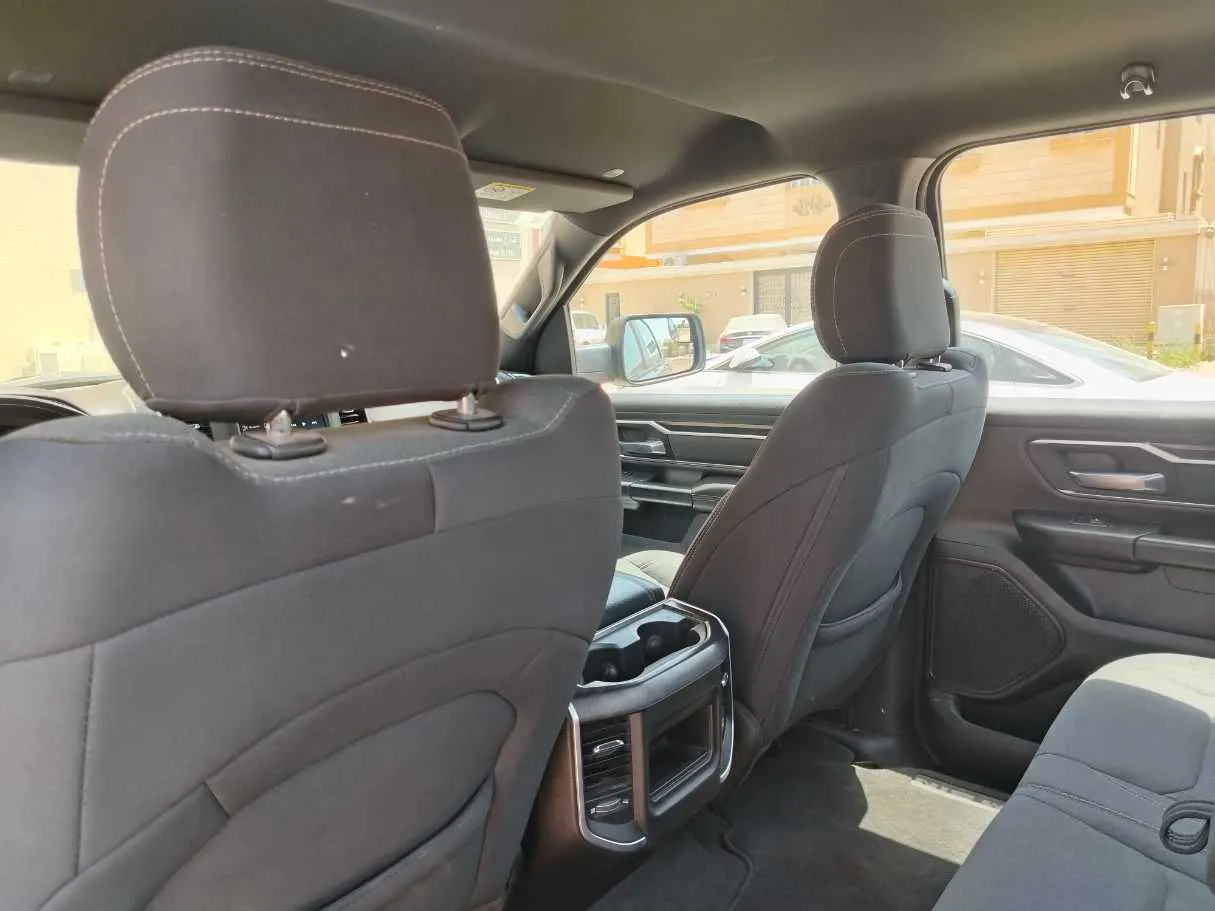 Car image 19
