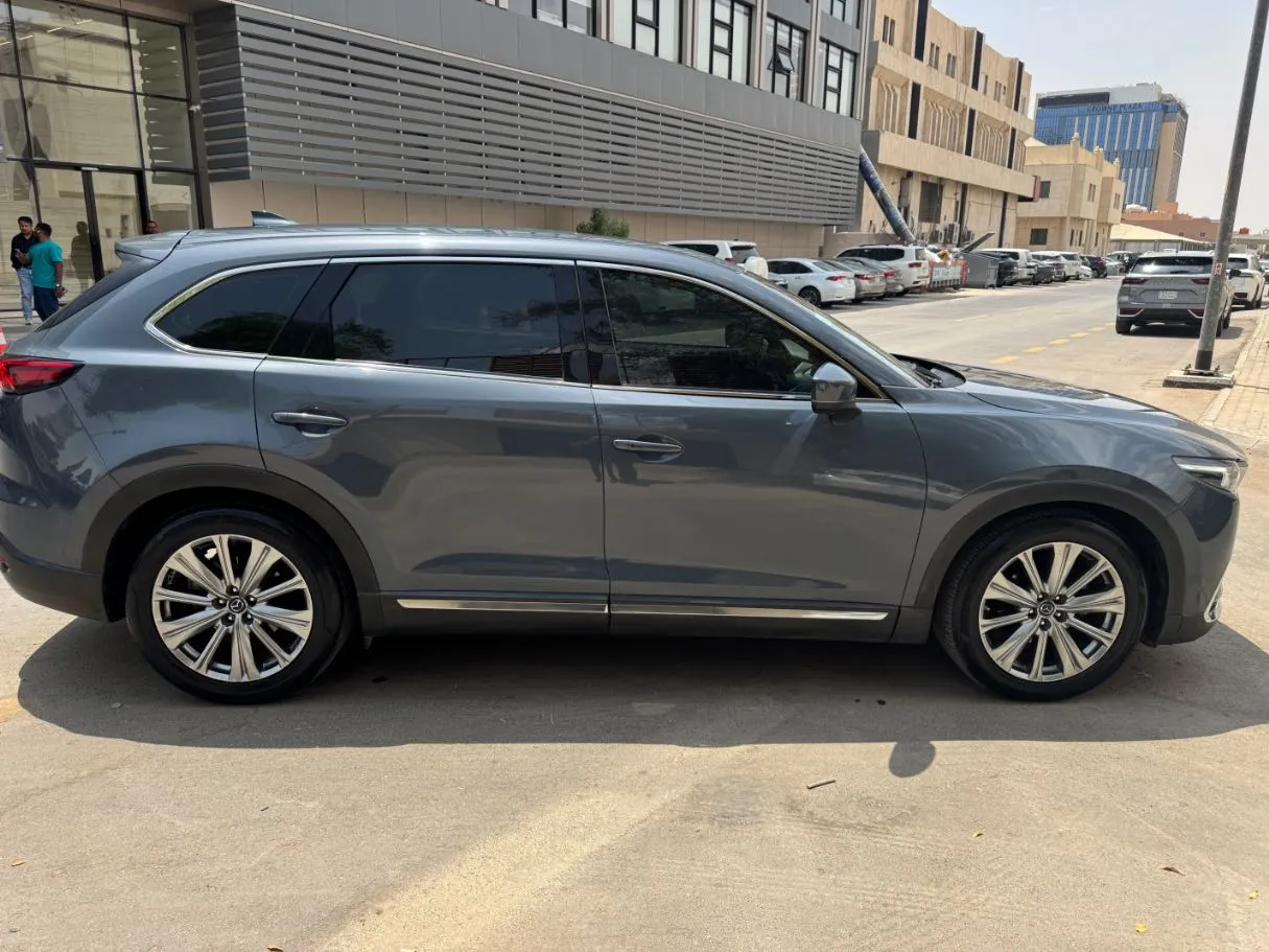 Car image 4