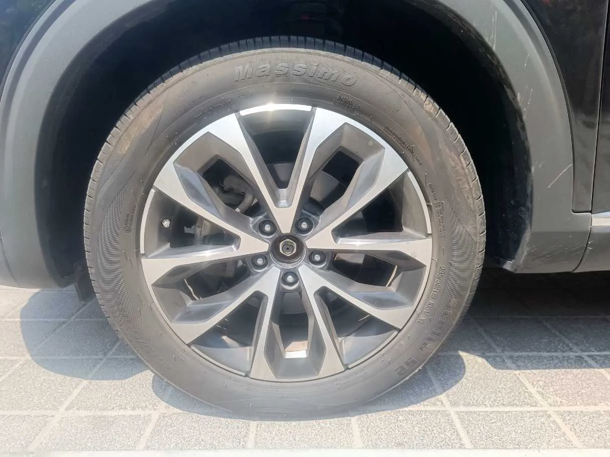 Car image 10