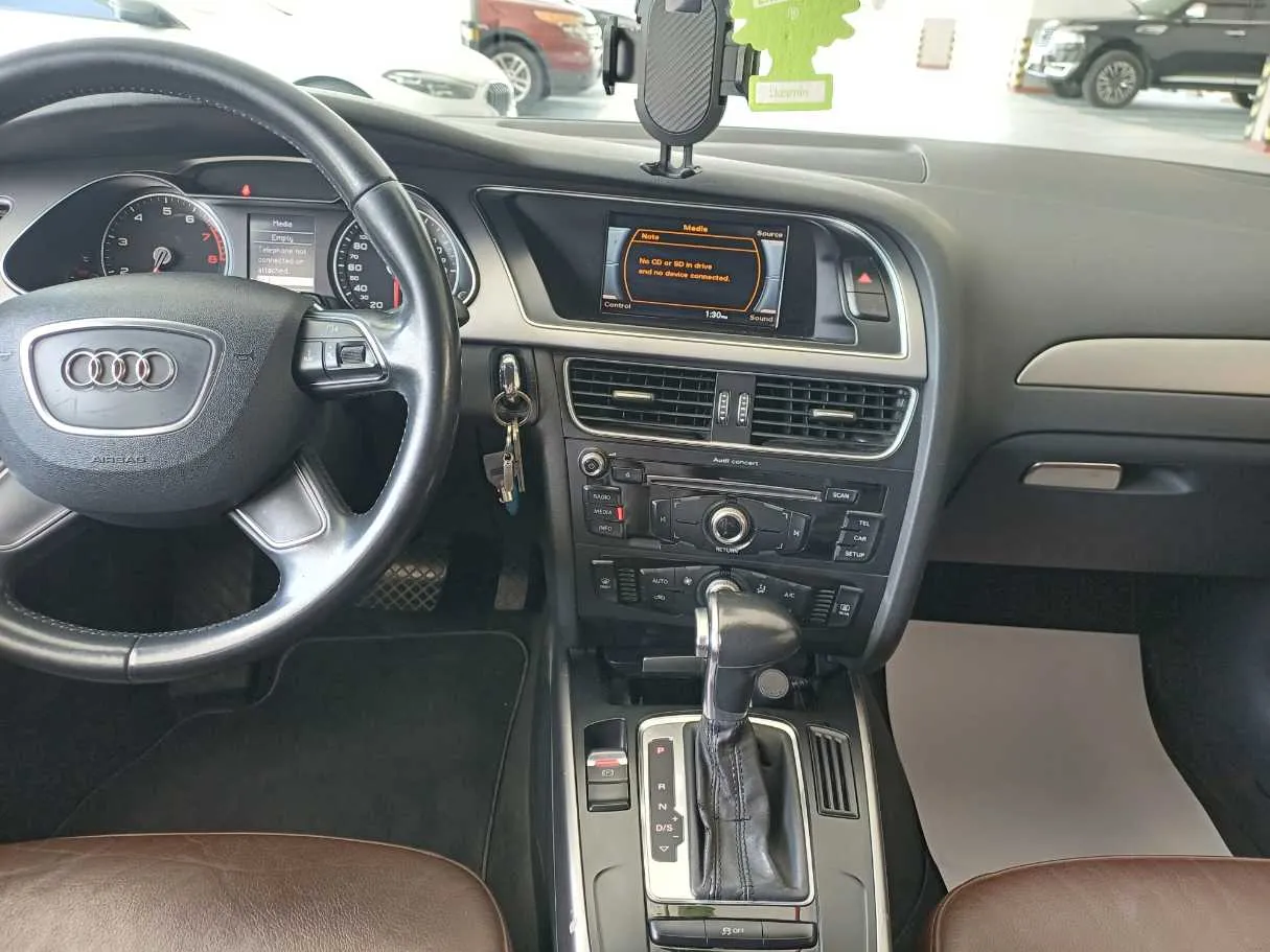 Car image 18