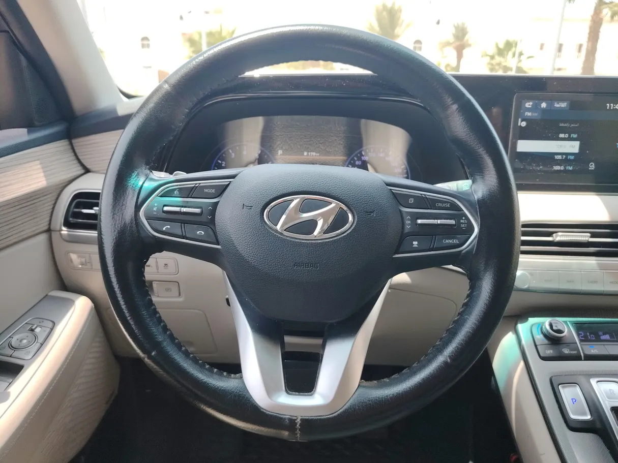 Car image 24
