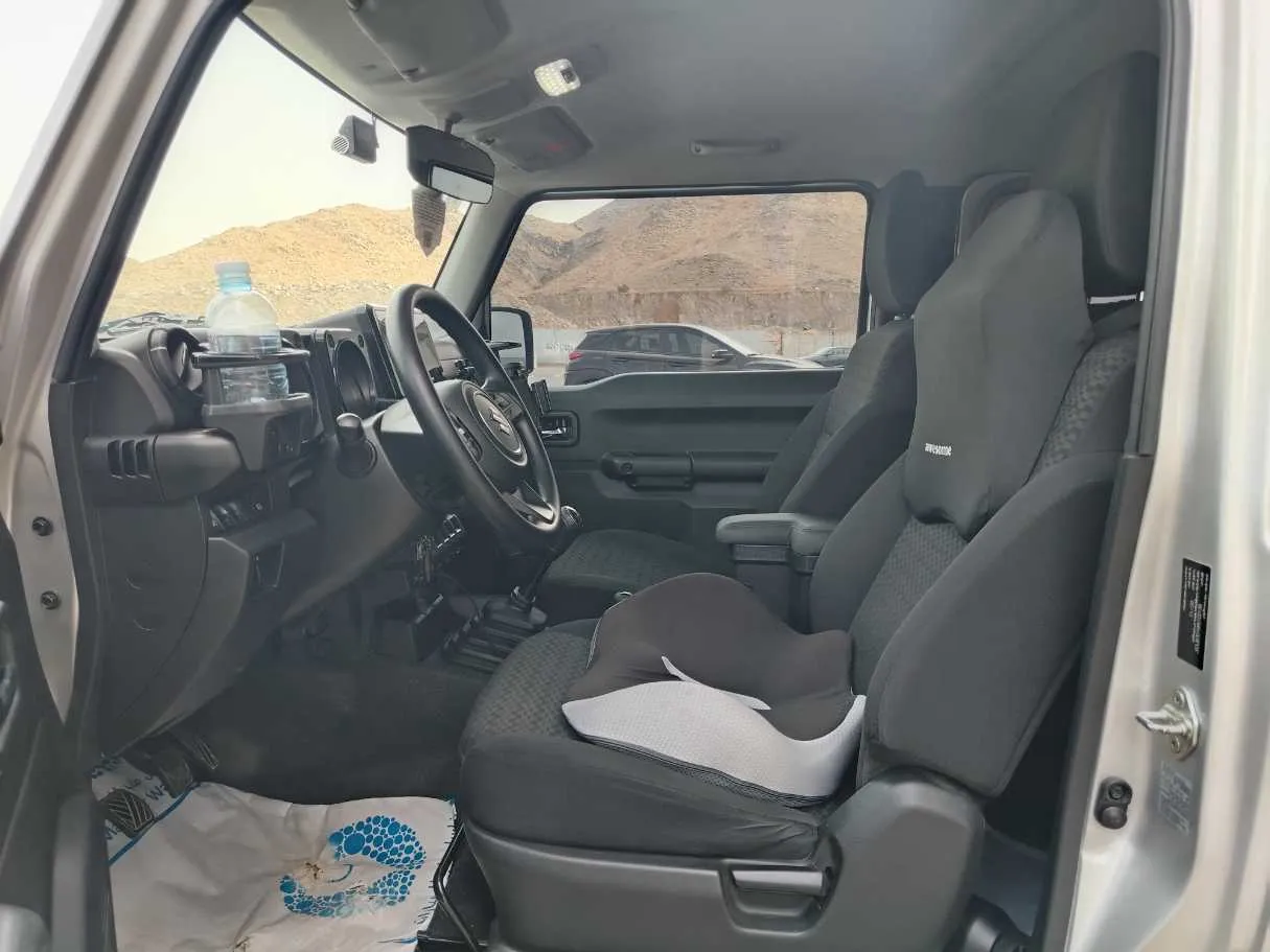 Car image 12