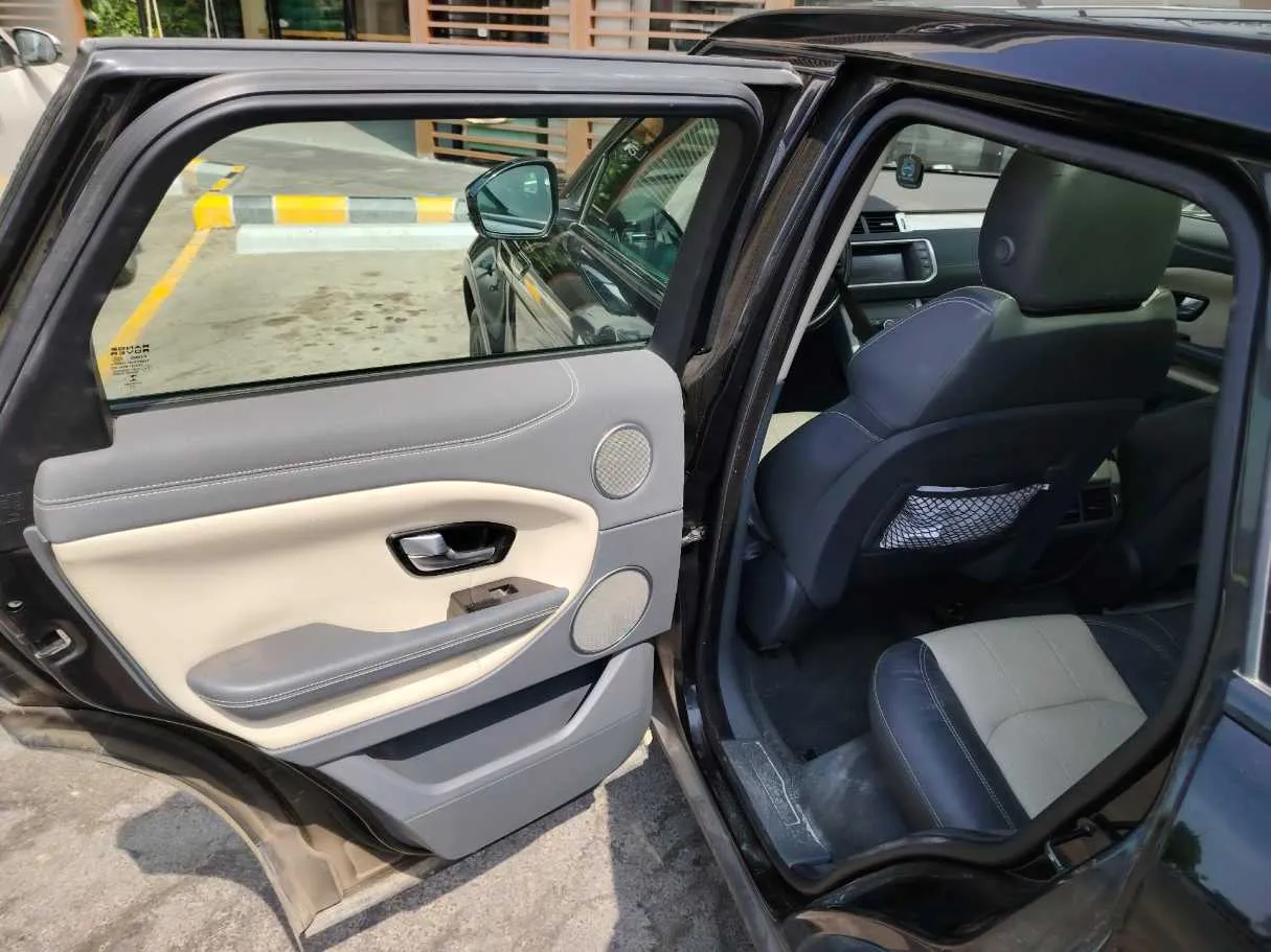 Car image 16