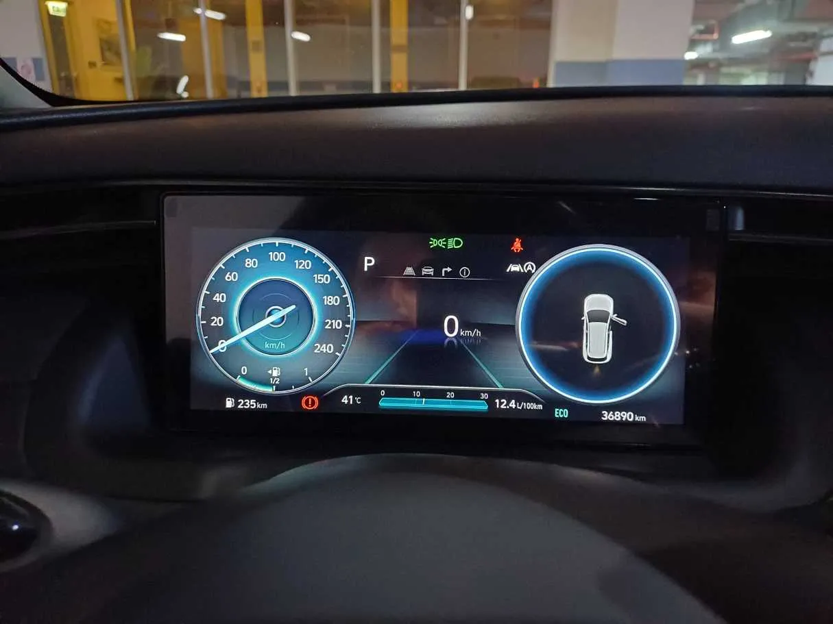 Car image 19